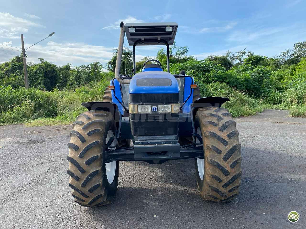 TRATOR NEW HOLLAND NEW TM 135 Tração 4x2 Gomagril Máquinas Agrícolas TANGARA DA SERRA MATO GROSSO MT